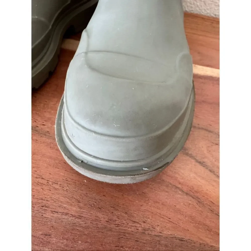 Zara kids unisex size 1 sage green rubber pull on rain boots
